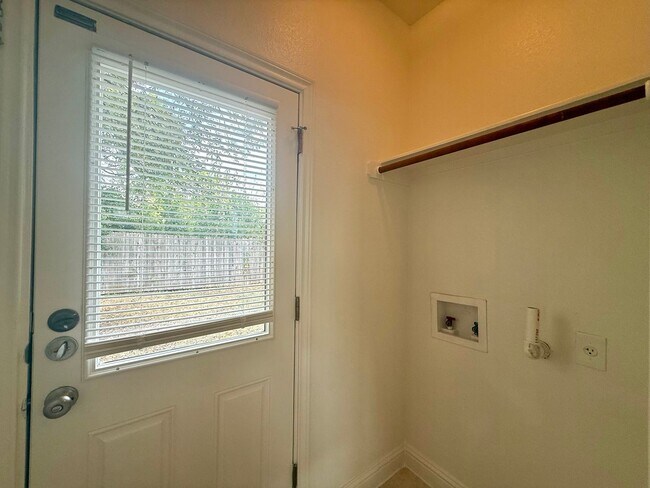 Building Photo - Meador-6916