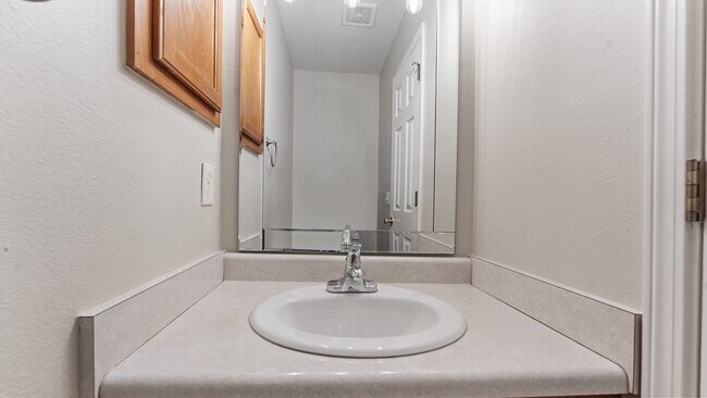 Building Photo - "Cozy 2-Bedroom Duplex Retreat on East Dra...