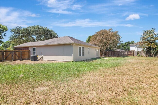 Building Photo - 2611 Desert Sage Dr