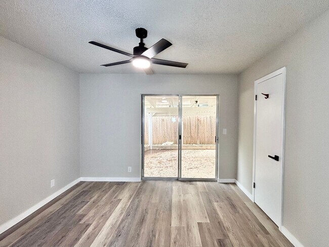 Building Photo - Windcrest Beauty for Rent!