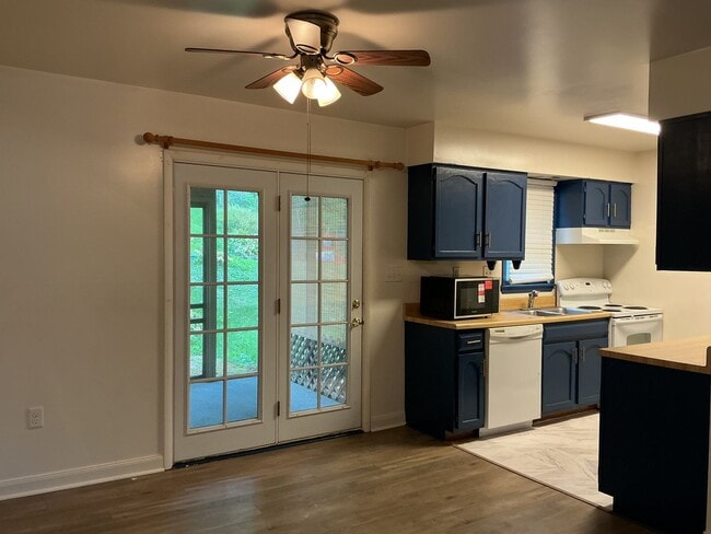Building Photo - 63 Ashford Dr