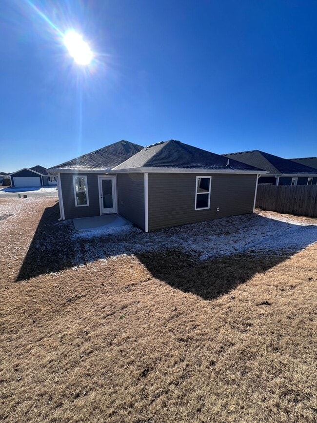 Building Photo - New Beginnings Start with AMRR: Now Pre Leasing with Move-In Special!