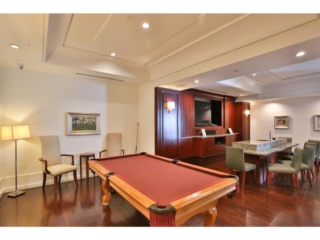 Building Photo - 1350 Main St