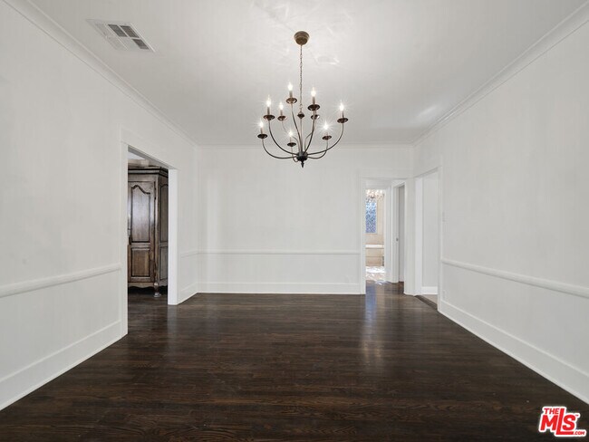 Building Photo - 743 N Orange Dr