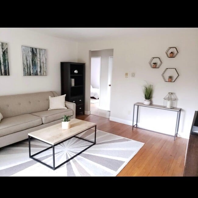 Building Photo - 160 Waterman St