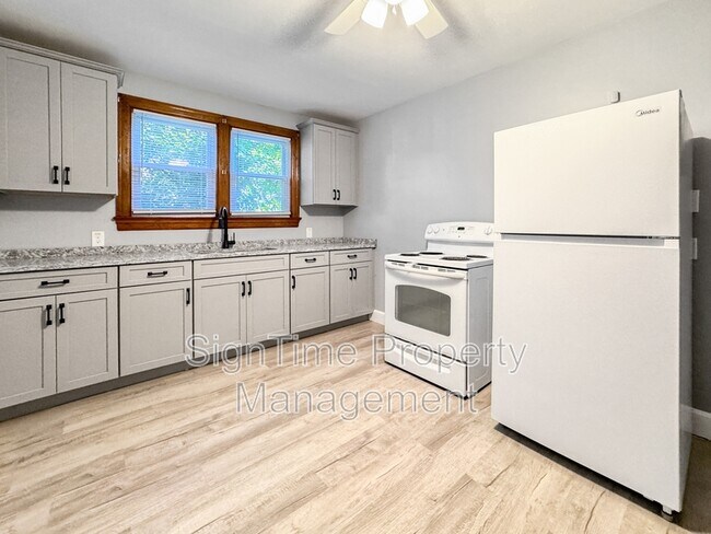 Primary Photo - 231 N Cleveland Ave