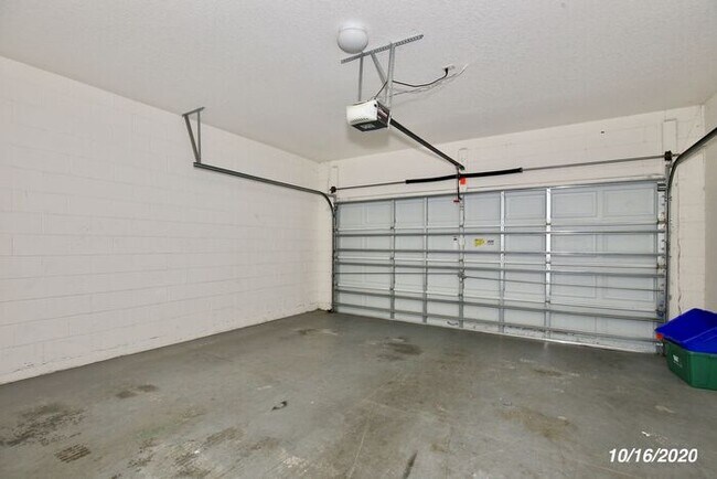 Building Photo - Beautiful 3/3.5 Townhome with a Spacious 2 Car Garage in the Gate Guarded Community of Spring Isl...