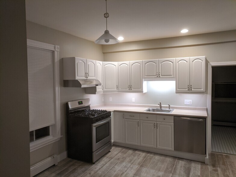 Building Photo - 26 County St