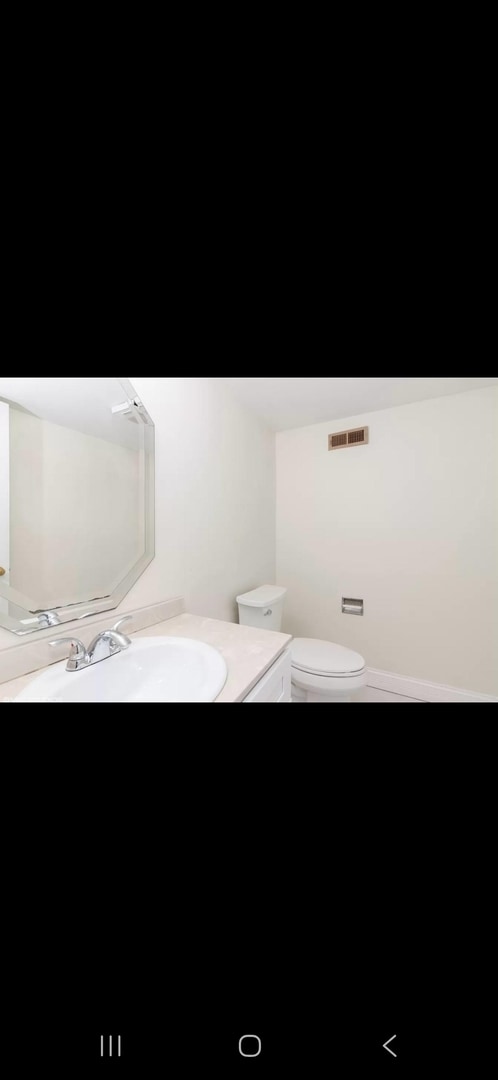 Building Photo - 7S640 Lynn Dr