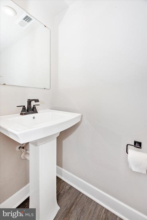 Building Photo - 6042 Fallfish Ct