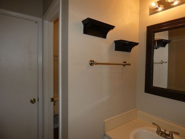 Building Photo - 4235 Brookside Dr