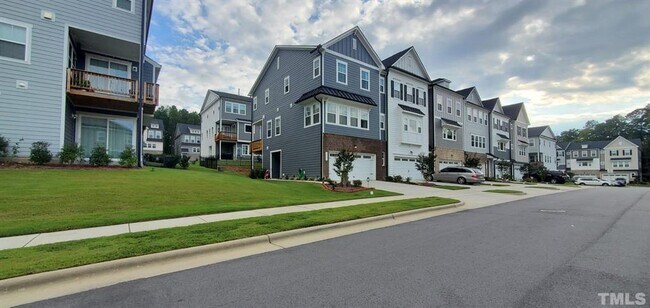 Building Photo - 1061 Larabee Ln