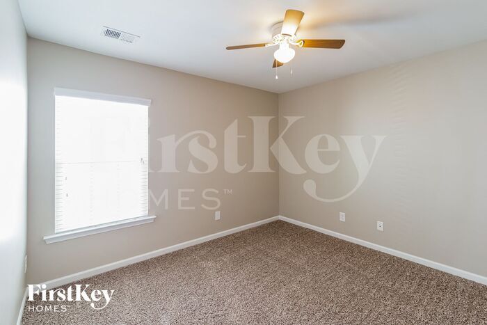 Building Photo - 772 Redbud Ln