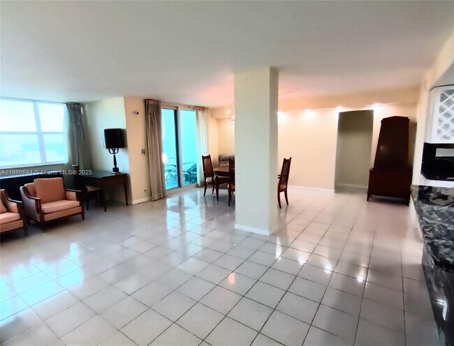 Building Photo - 1410 S Ocean Dr