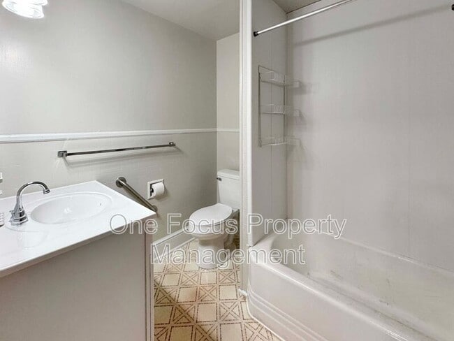 Building Photo - 307 N Vesper St