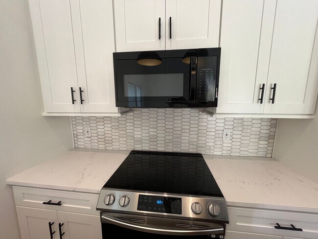 Building Photo - 105 Golf Clb Dr