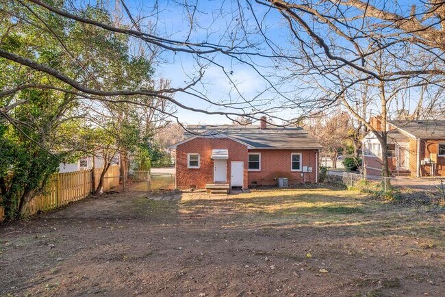 Building Photo - Adorable Brick Ranch Home in the Desirable Lindley Park Area! Updated, Hardwood Floors, Fenced!