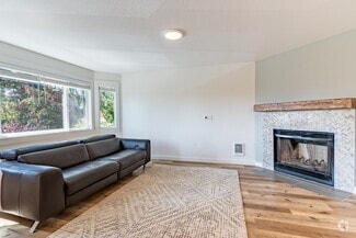 Building Photo - 906 N 101st St