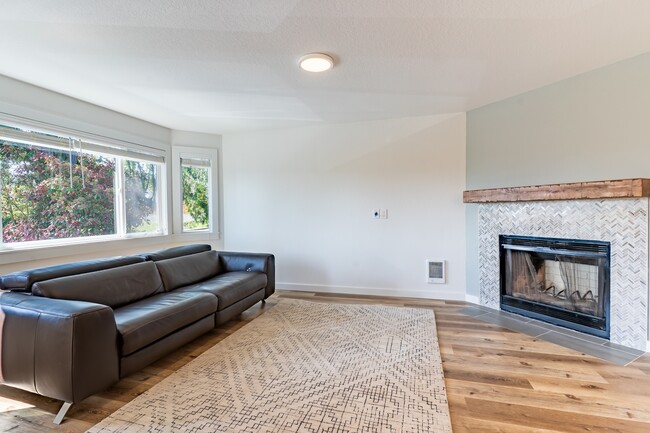 Primary Photo - 906 N 101st St