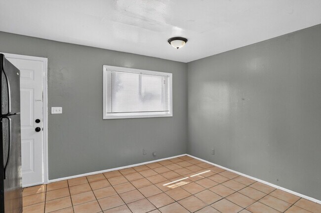 Building Photo - 609 Allen Dr