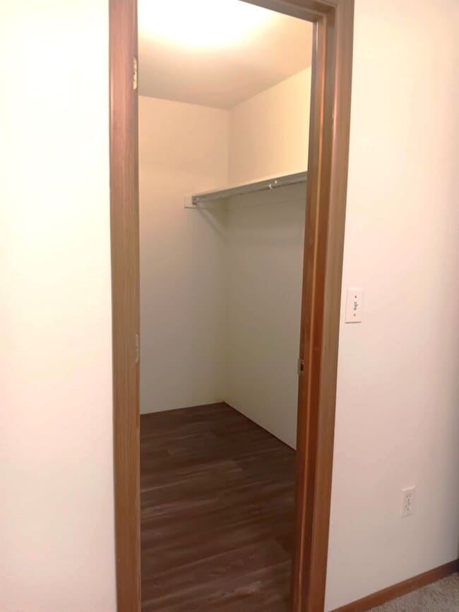 Building Photo - WEST SIDE - SPACIOUS TWO STORY 3 BED/2.5 BATH DUPLEX!