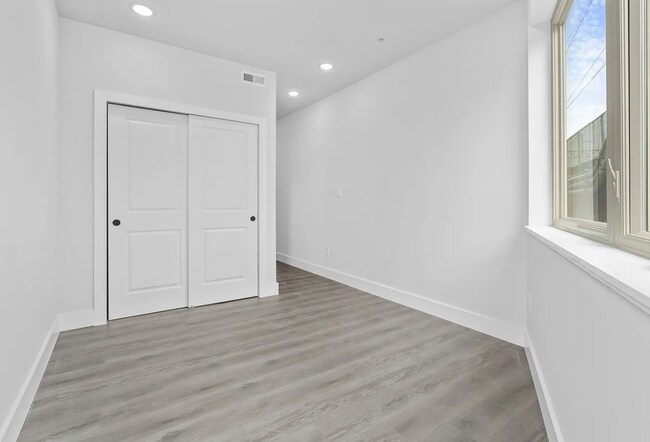 Building Photo - 1108 W Dauphin St