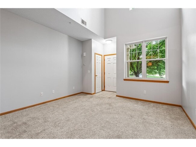 Building Photo - 5020 Holly Ln N