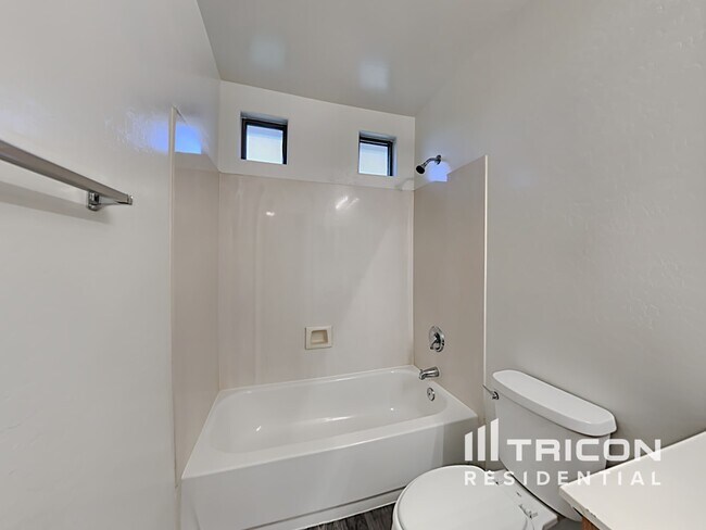 Building Photo - 8423 W Hamster Ln