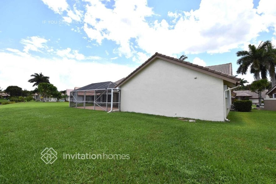 Building Photo - 6863 Blue Bay Cir