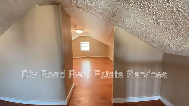 Building Photo - 1219 Azel Ave