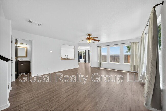 Building Photo - 215 Chisholm Trail