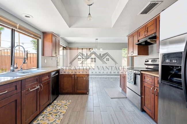 Building Photo - 2142 S Las Palmas