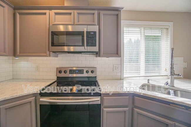 Building Photo - 8601 NE 84th St