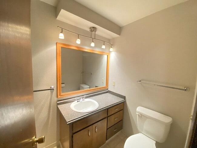 Building Photo - 3 bedroom 2 Bath home - Knoll Heights - Gr...