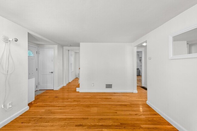 Building Photo - 567 Poplar St