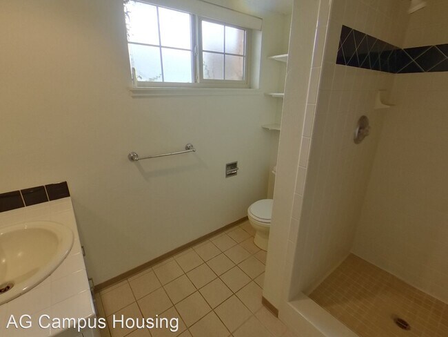 Building Photo - 5 br, 2 bath House - 1993 Onyx St.