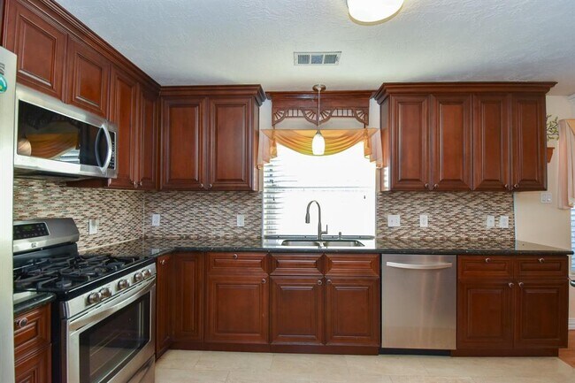 Building Photo - 14814 Cantor Cir