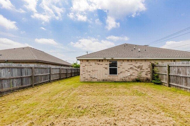 Building Photo - 2930 Saulsbury Dr