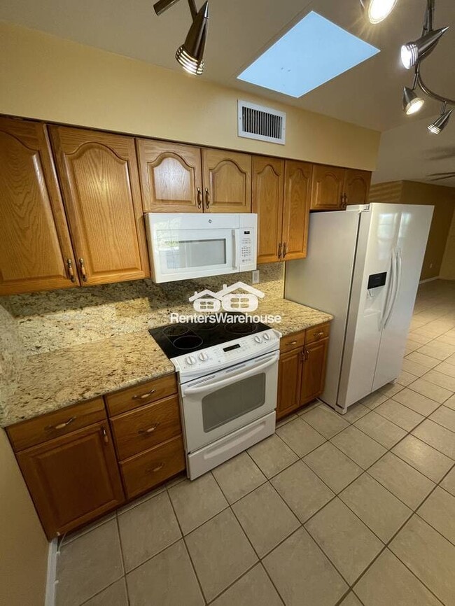 Building Photo - Your New Home, Clean and Bright 3Bd 2Ba fo...