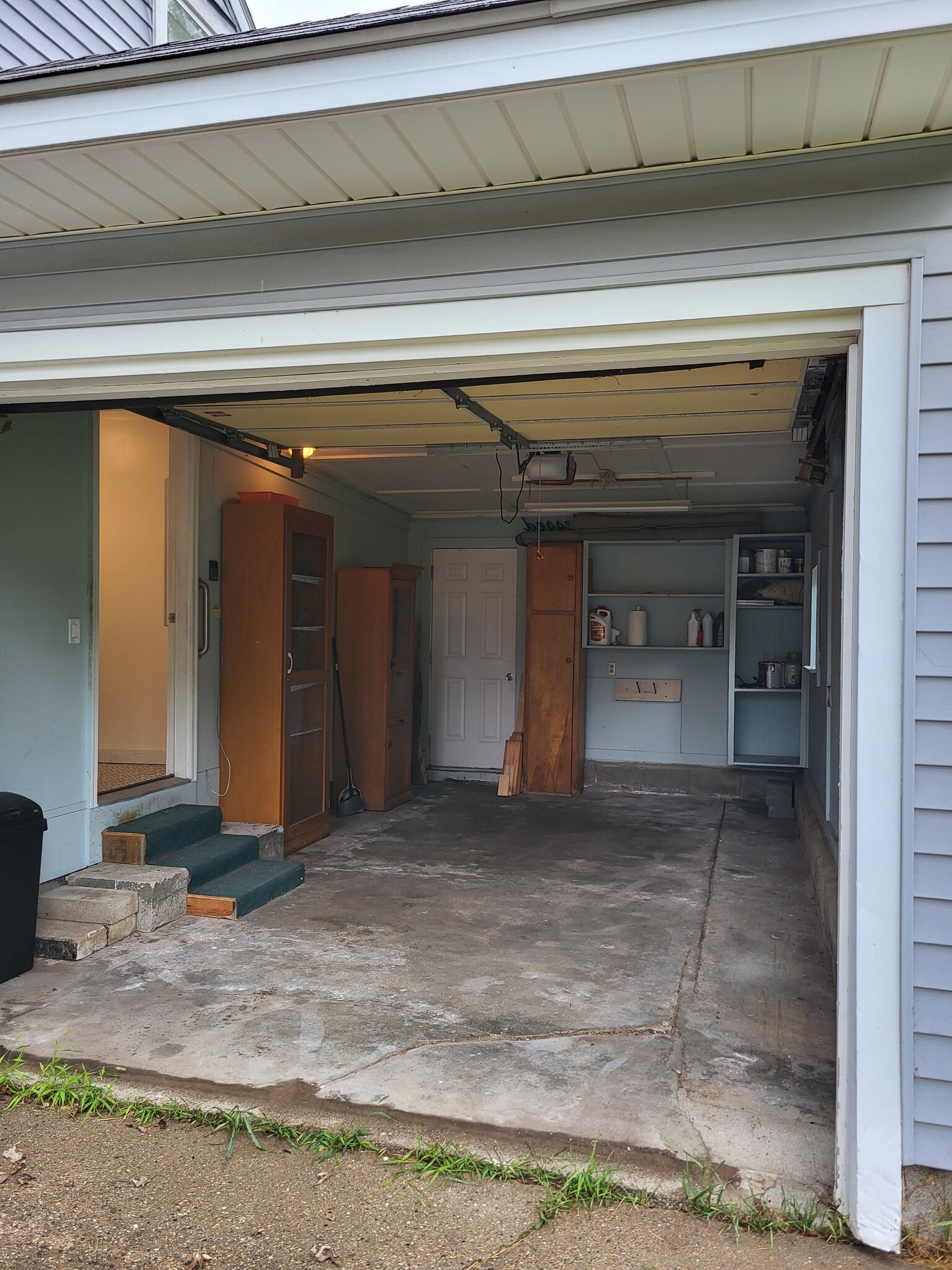Attached garage - 1135 Ralph St