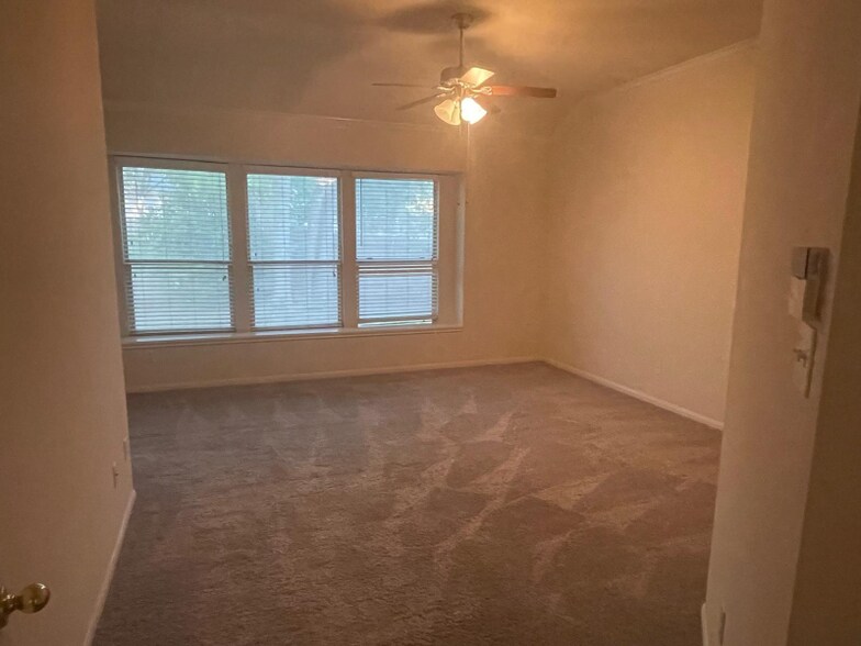Building Photo - 1806 Chasewood Dr