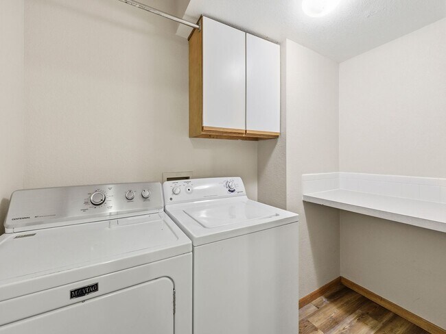 Building Photo - Excellent 4-Bedroom Condo in West Fort Collins!