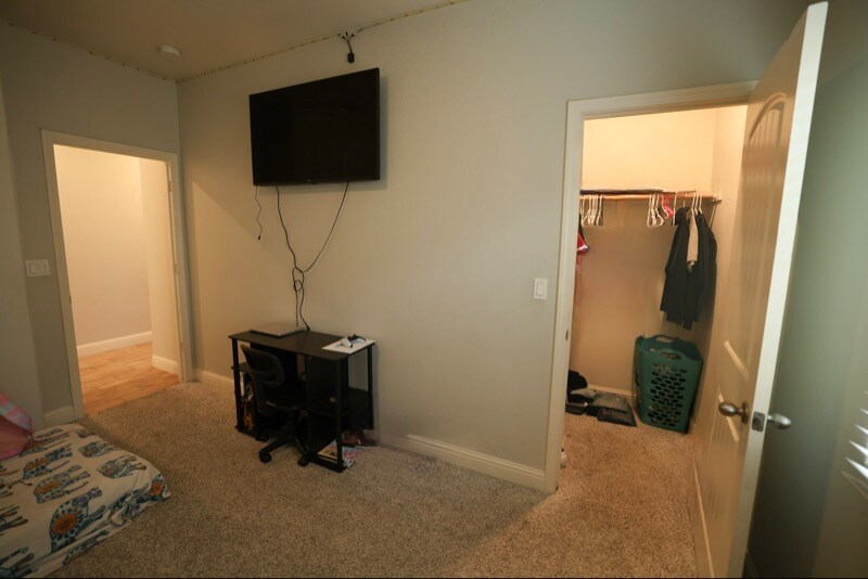 Building Photo - 1087 S Orangewood Dr