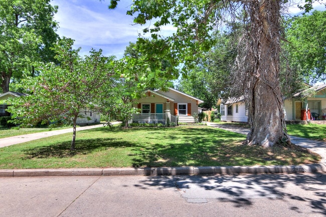 Building Photo - Remodeled Retreat w/ Covered Patio, Front ...