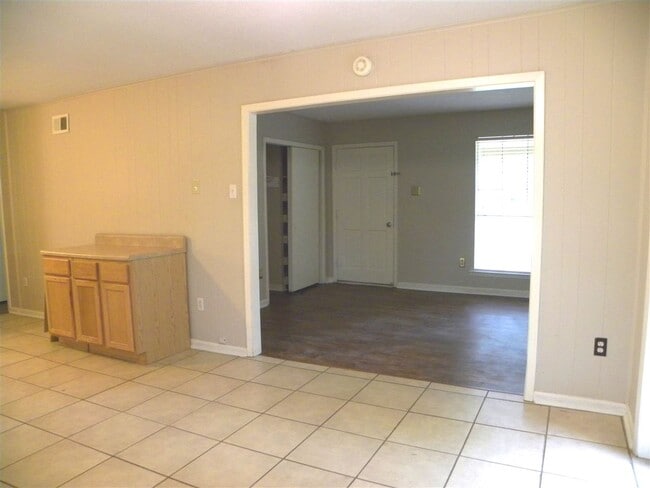 Building Photo - 983 Poplar Leaf Rd