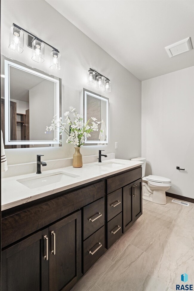 Building Photo - 1107 S Foss Ave