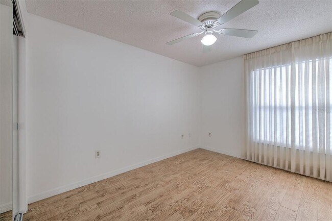 Building Photo - 4313 Tahitian Gardens Cir
