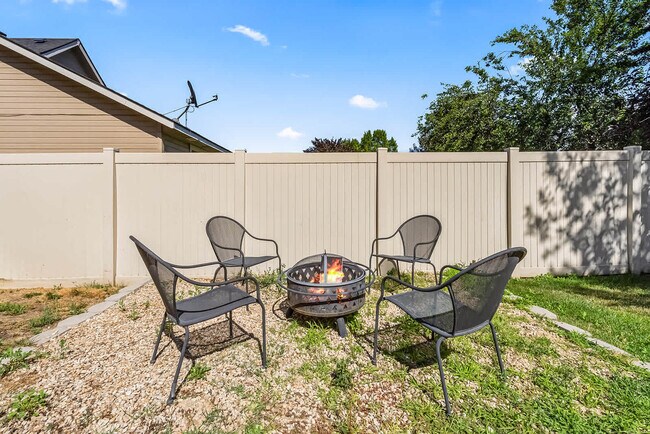 Building Photo - 4061 E Arch Dr