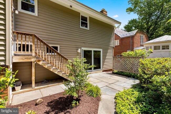 Building Photo - 1222 Noyes Dr