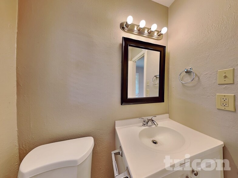 Building Photo - 5619 Nina Lee Ln